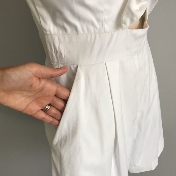 KOOKAÏ White Sleeveless Peekaboo Playsuit - Picture 10 of 15